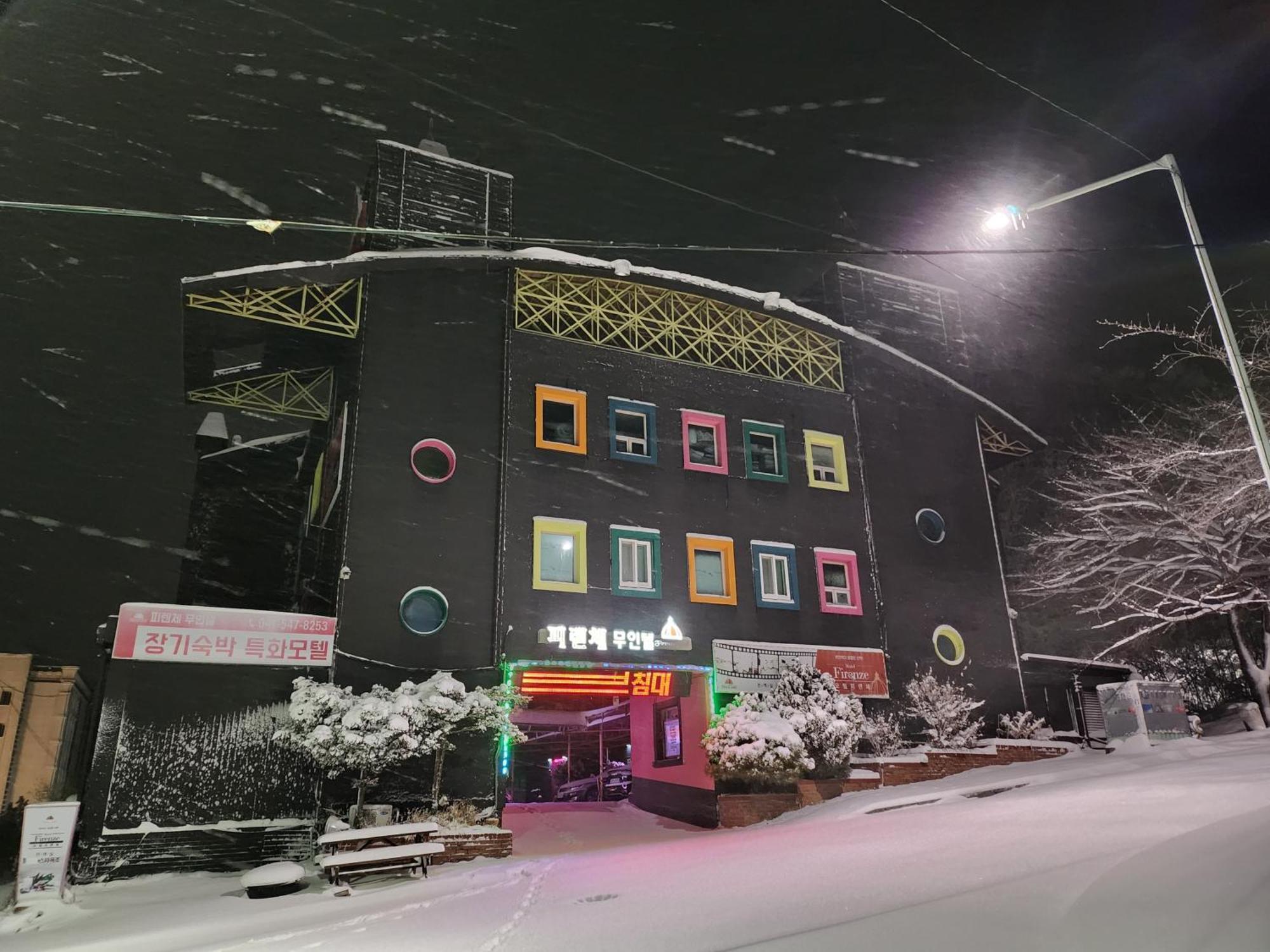 Firenze Motel Aszan Kültér fotó