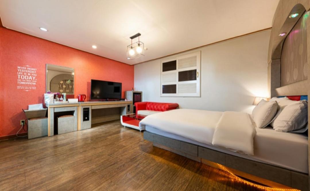Firenze Motel Aszan Kültér fotó